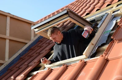Pose de fenêtres de toit Velux à Logrian-Florian